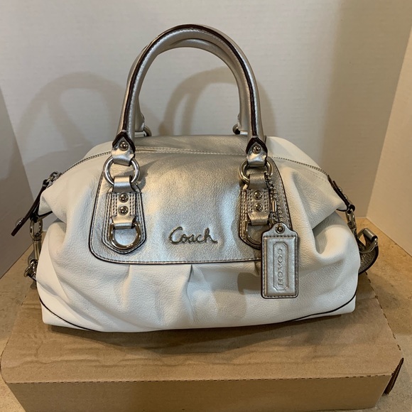 Coach Handbags - Coach leather barrel bag. Like new!!